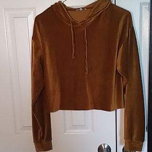 Long sleeve hooded crop-top